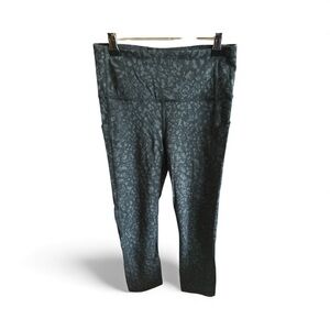 Lululemon Women’s Size 4 Gray & Black Patterned Mesh Gym Leggings With Pocket